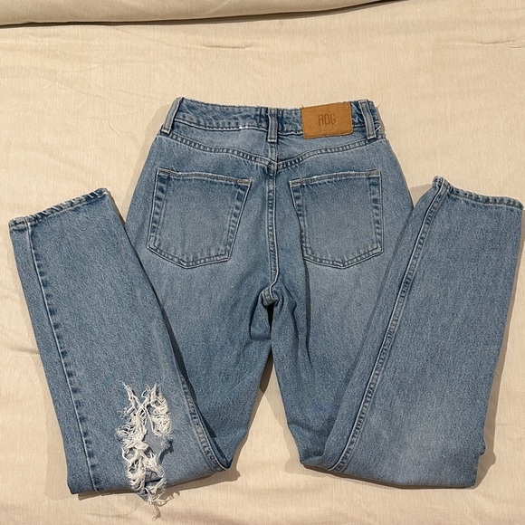 BDG By Urban Outfitters Distressed High Waisted Mom Jeans Size 24 - Picture 3 of 9